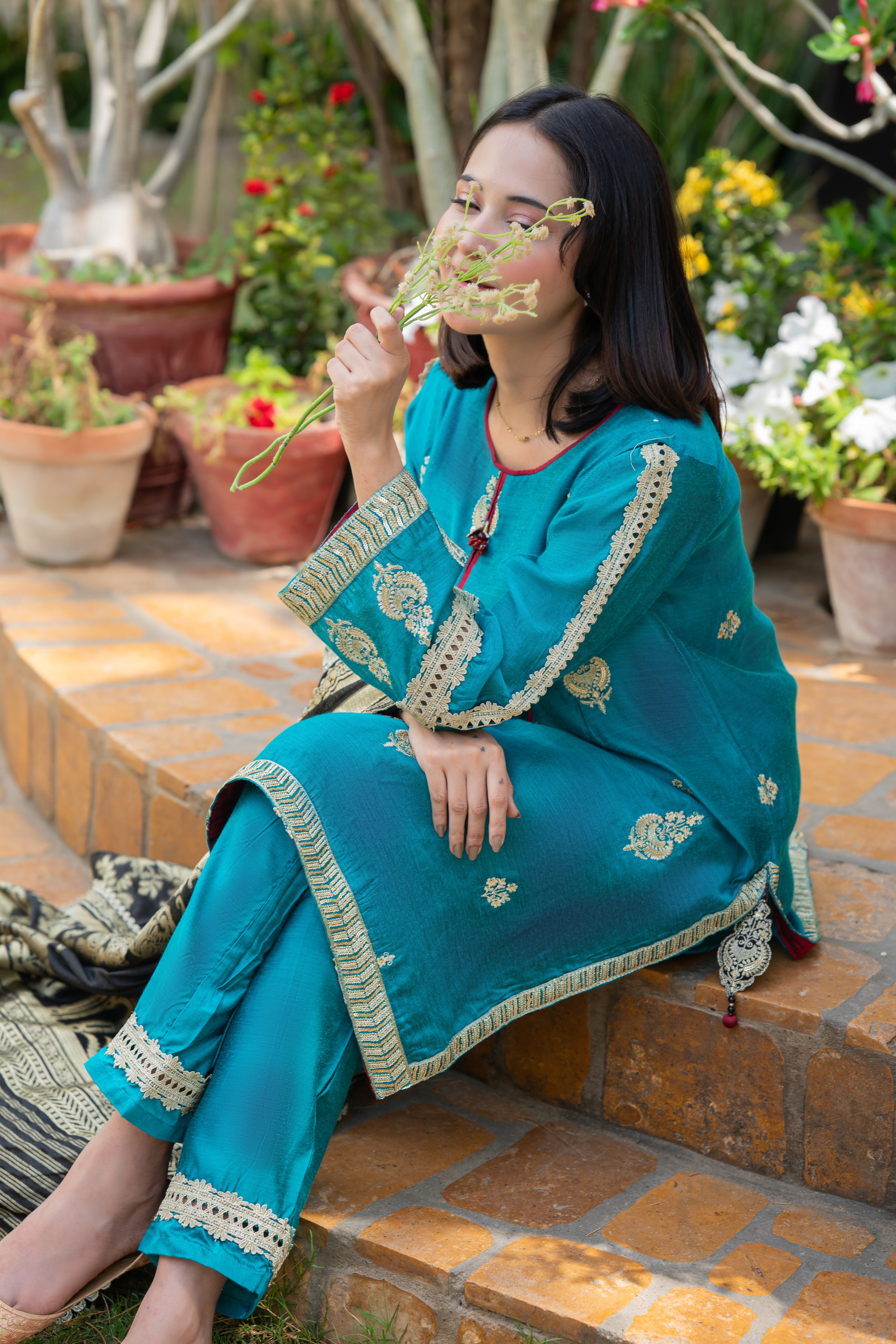 3-Piece EMBROIDERED SUIT - Zircon Blue