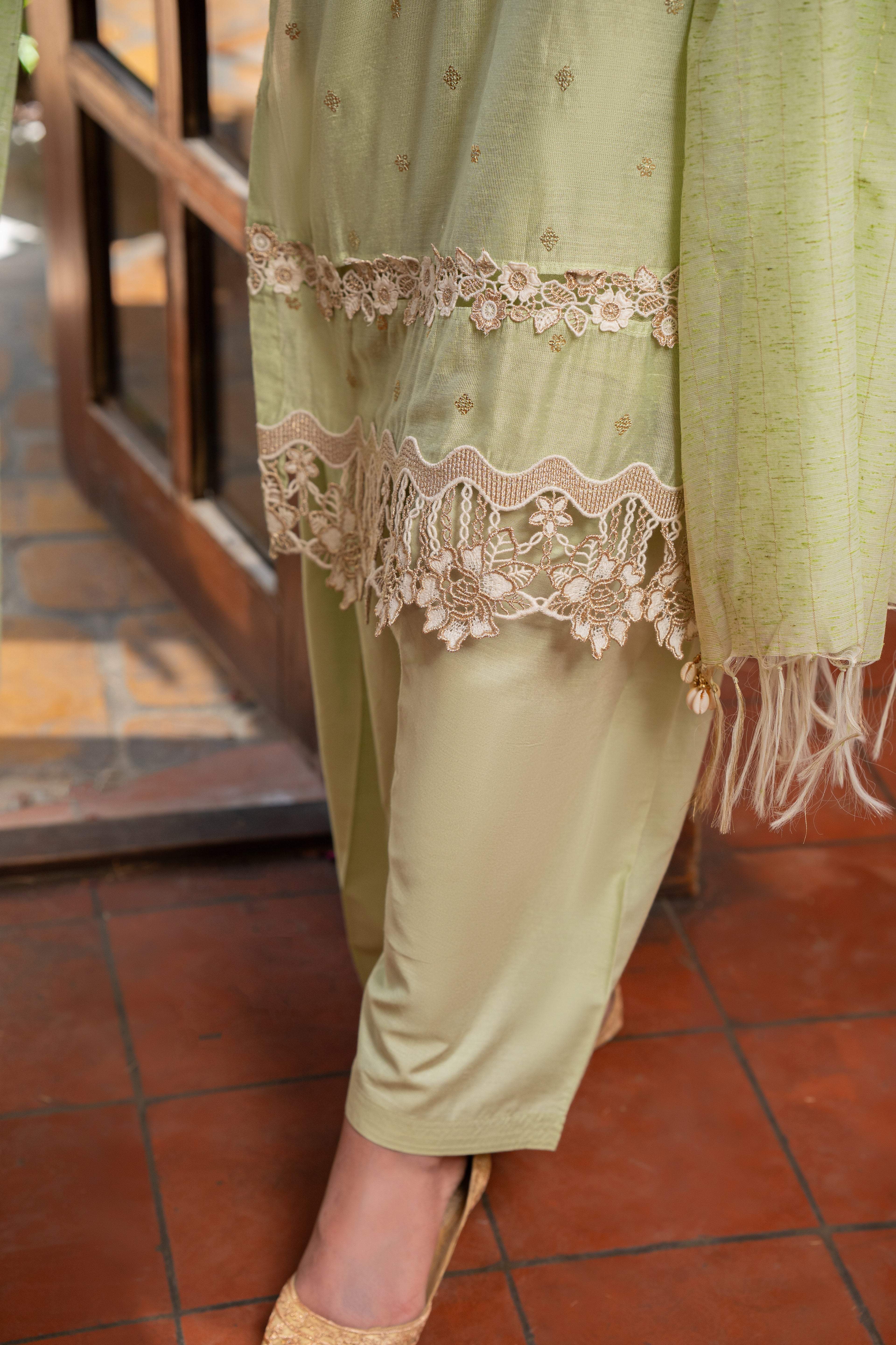 3-Piece EMBROIDERED SUIT - Soft Cardamom