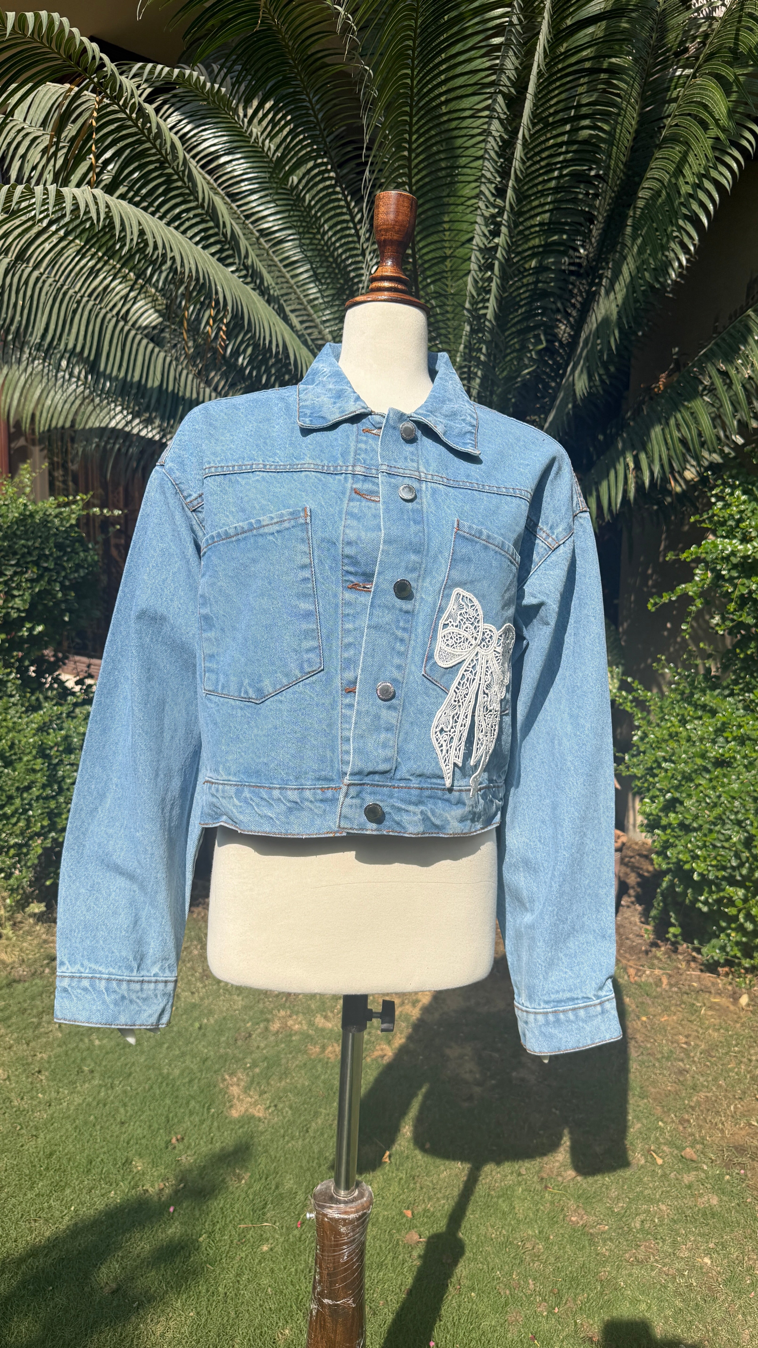 DENIM JACKET - LIGHT WASH