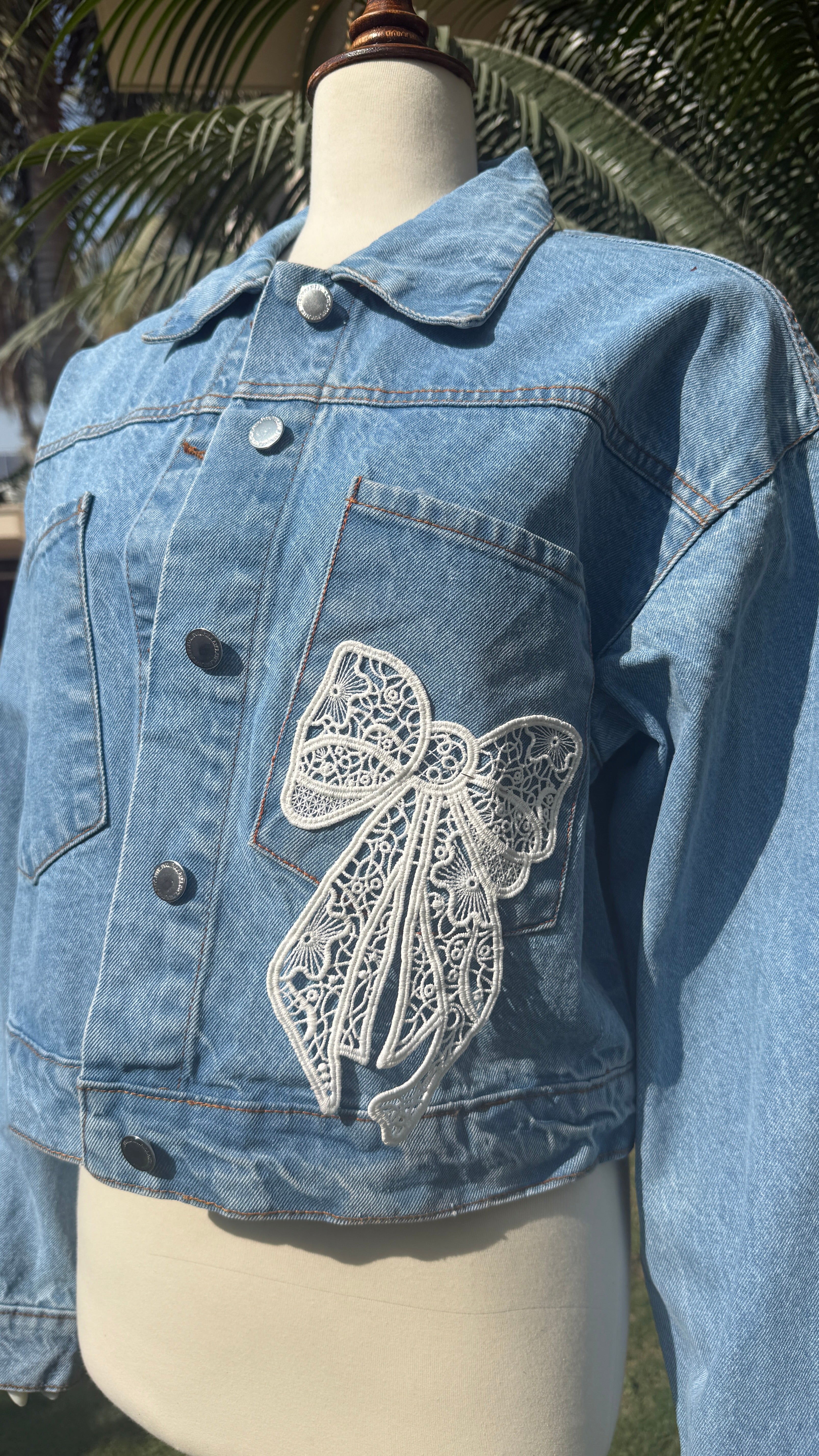 DENIM JACKET - LIGHT WASH
