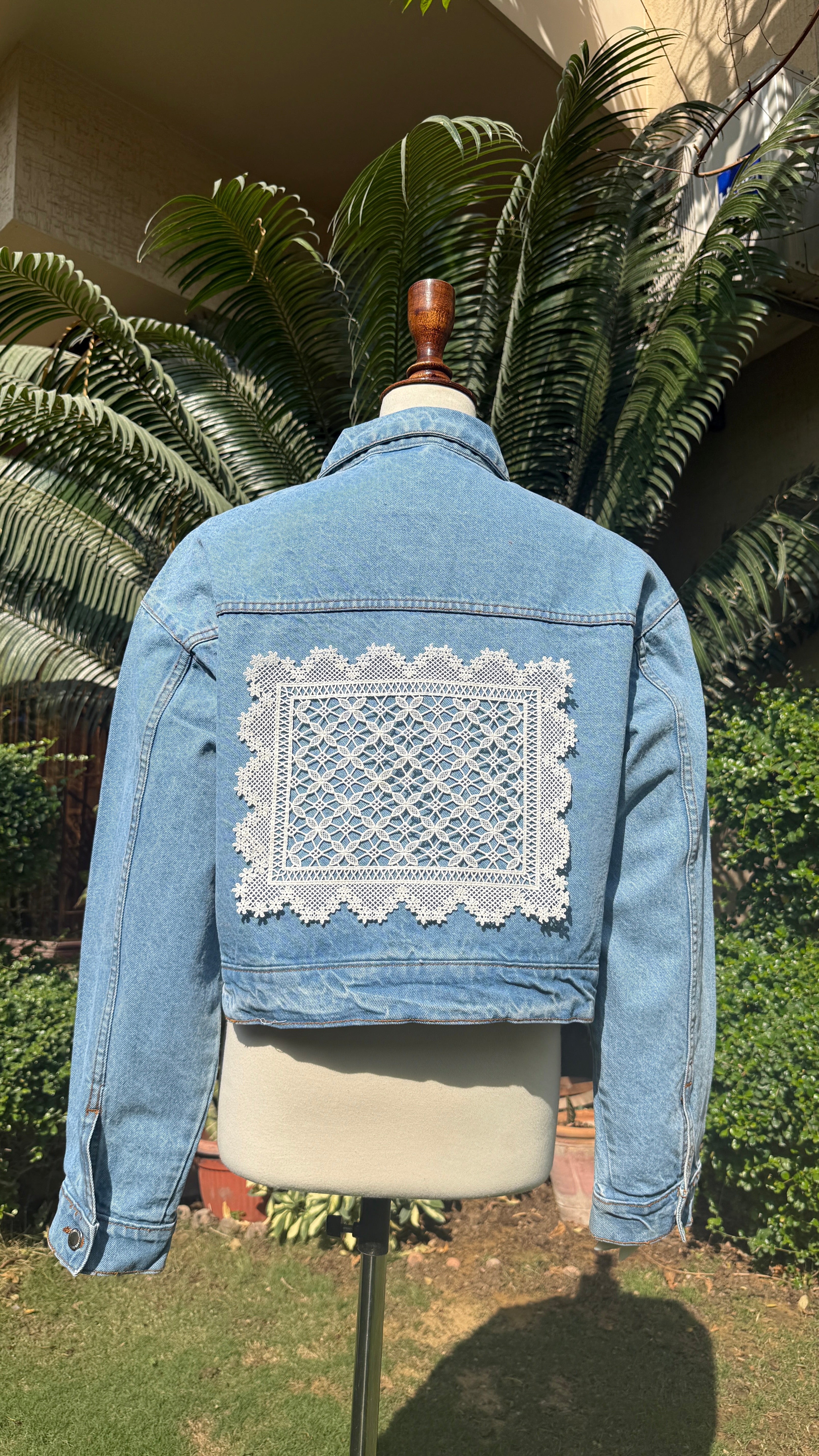 DENIM JACKET - LIGHT WASH