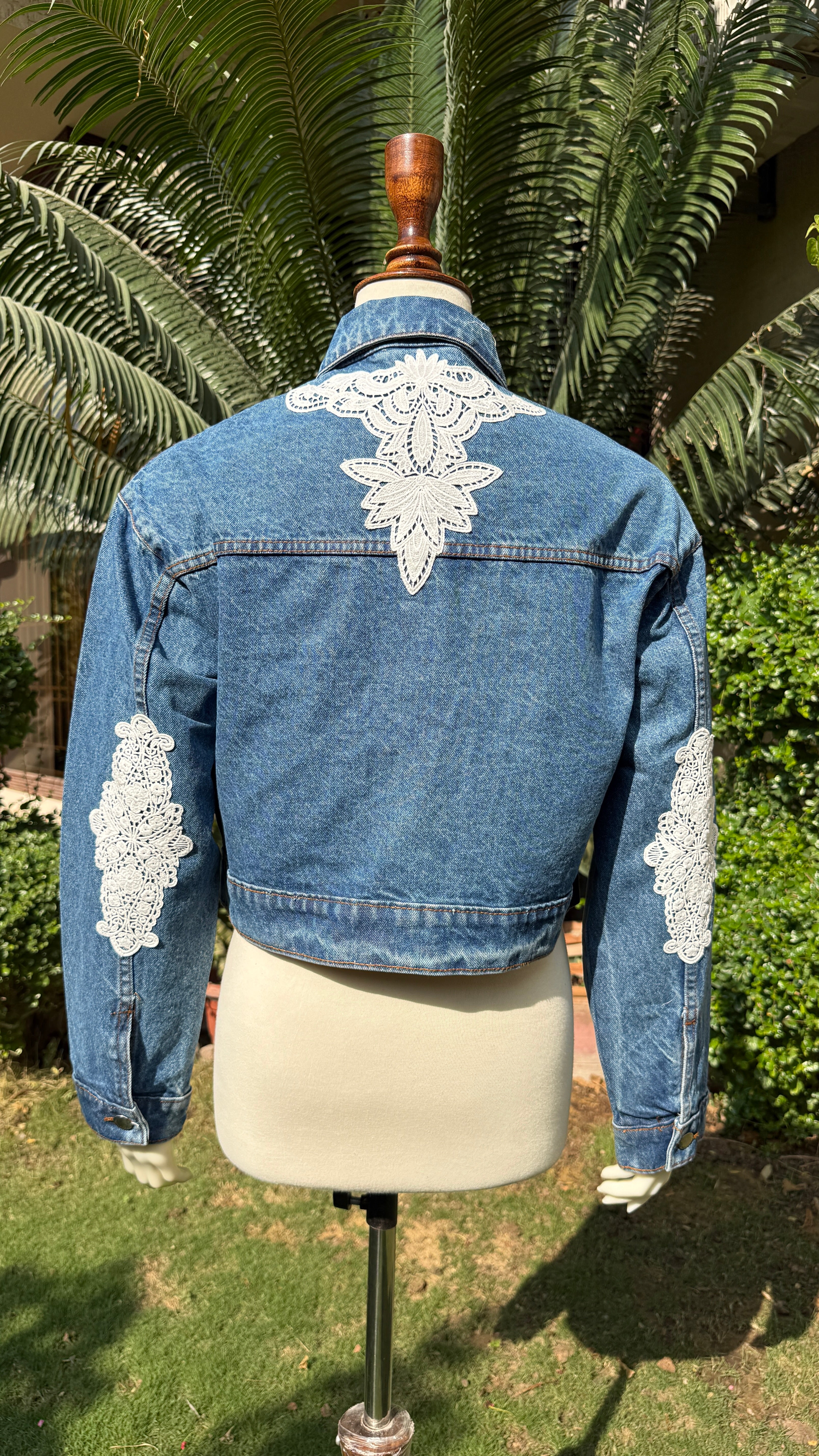 DENIM JACKET - MEDIUM WASH