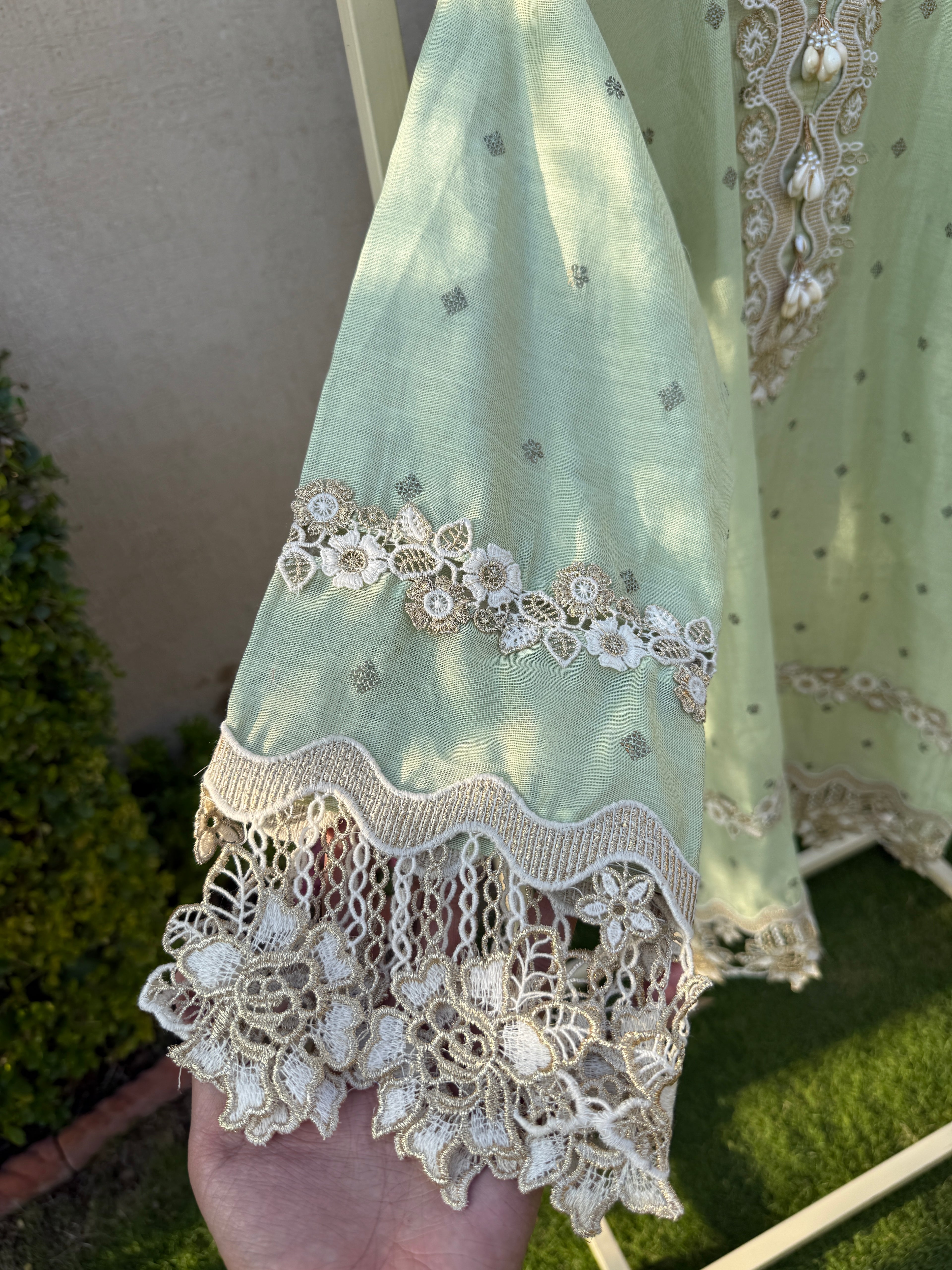 3-Piece EMBROIDERED SUIT - Soft Cardamom